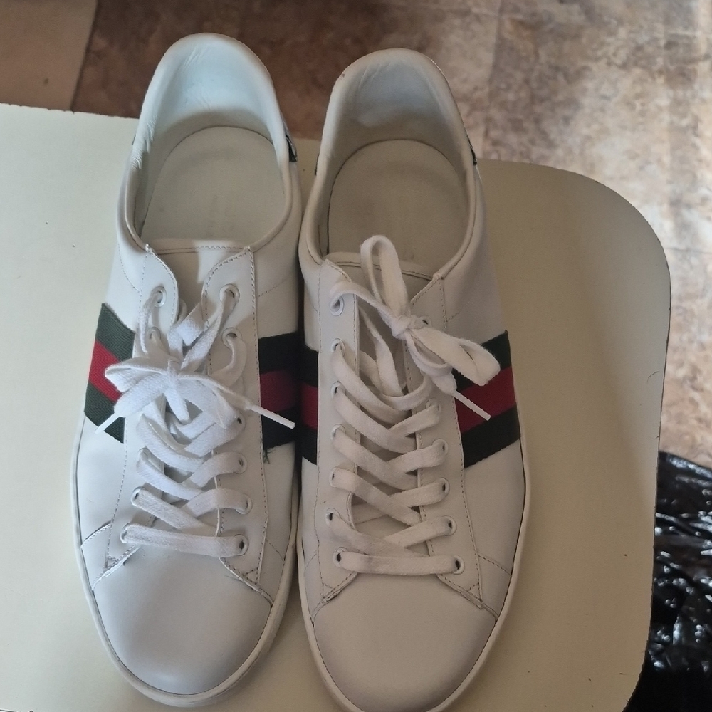 Gucci Beige Sole with Embossed Logo